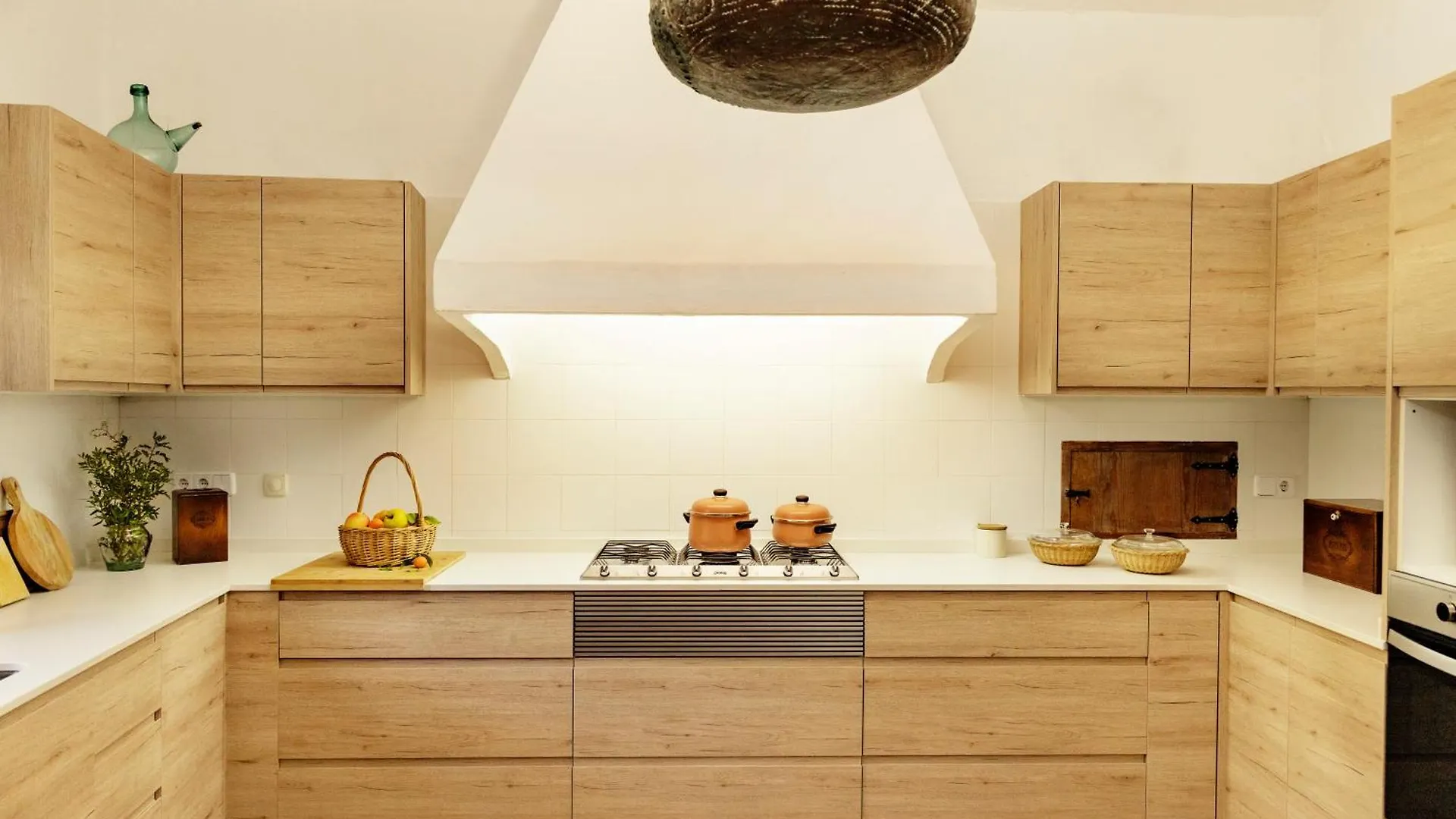 Villa Masia Sitges: Farmhouse Retreat with Vineyard Views Cubelles