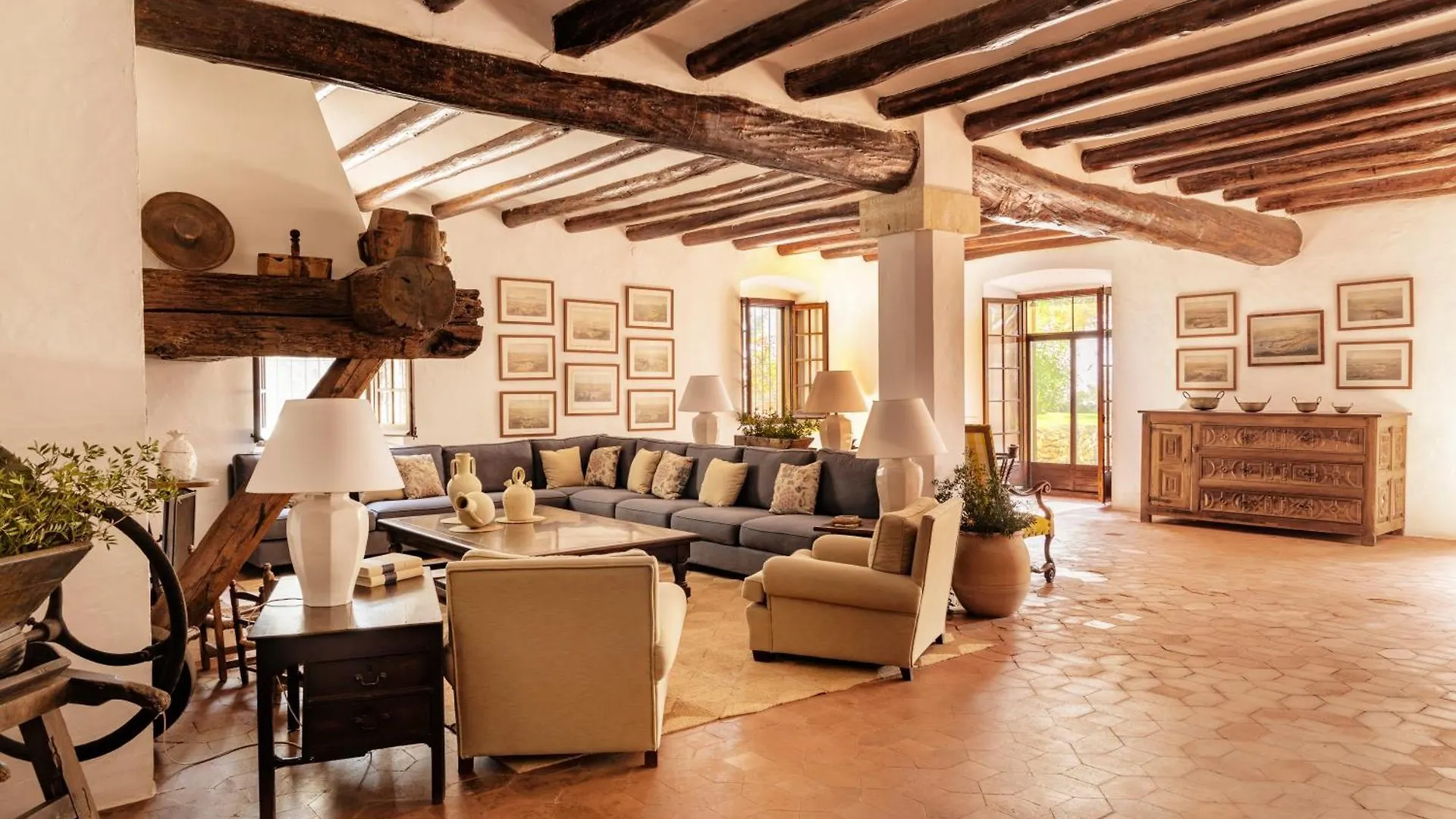 Masia Sitges: Farmhouse Retreat with Vineyard Views Cubelles