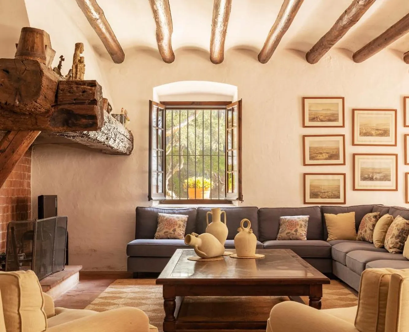 Masia Sitges: Farmhouse Retreat with Vineyard Views Cubelles Villa