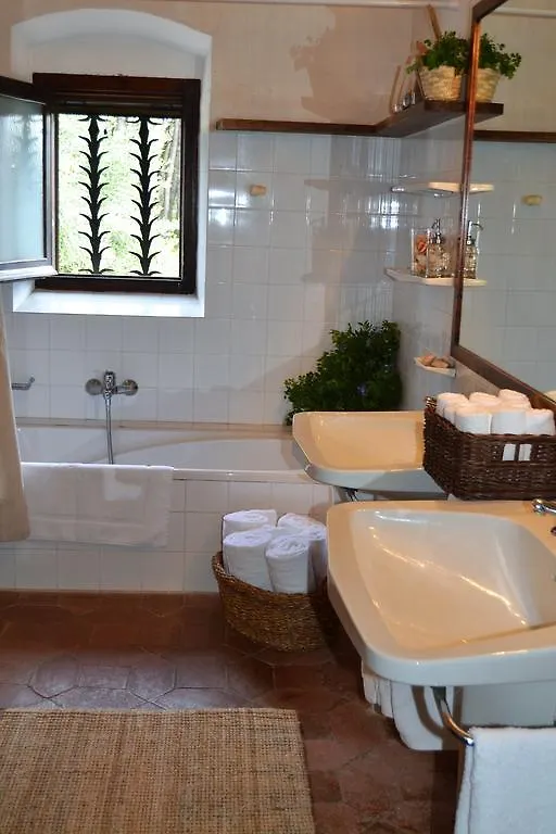 Masia Sitges: Farmhouse Retreat with Vineyard Views Cubelles 0*,