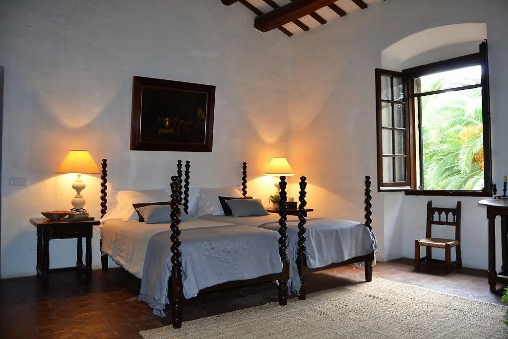 Villa Masia Sitges: Farmhouse Retreat with Vineyard Views Cubelles
